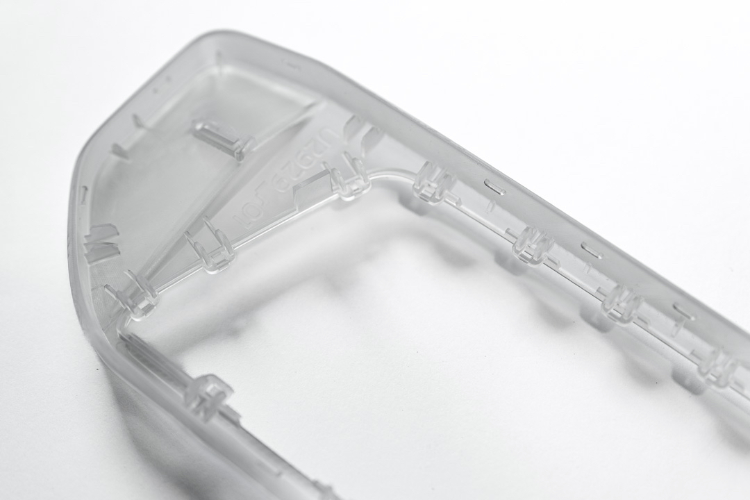 Transparentes Bauteil aus additive Fertigungsverfahren, gefertigt im industriellen 3D-Druck mit hoher Detailgenauigkeit