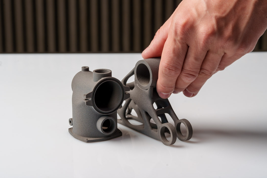 Belastbare und präzise gefertigte Bauteile aus dem SLS 3D Druck Service im Handling