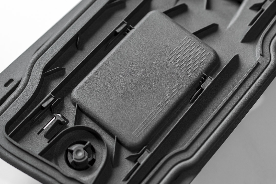 Komplexe Baugruppe aus dem 3D-Druck für die Automobilindustrie, bestehend aus mehreren passgenauen Kunststoffkomponenten für Prototypen und Kleinserien.