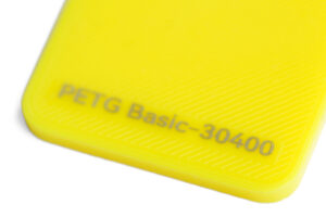 PETG Basic 30400 - KIT3D GmbH – 3D-Technologie & Konstruktion Close-up of a bright yellow plastic card with diagonal texture and embossed text 'PETG Basic-30400' along the edge.