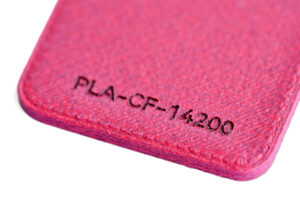PLA CF 14200 - KIT3D GmbH – 3D-Technologie & Konstruktion Close-up of a pink textured case corner with the embossed model code PLA-CF-14200.