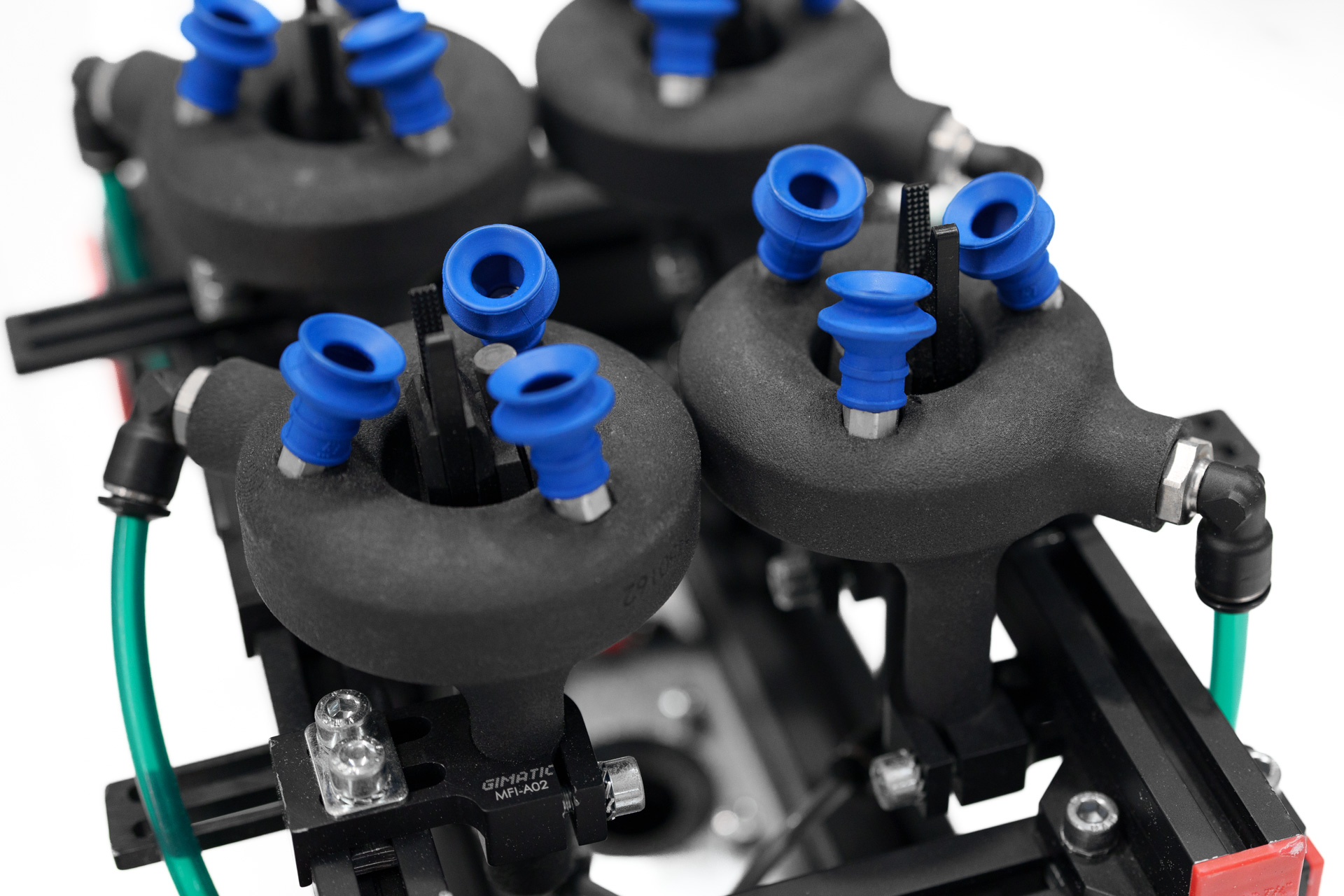 Industrielle Greifer mit 3D-gedruckten Bauteilen und blauen Saugelementen